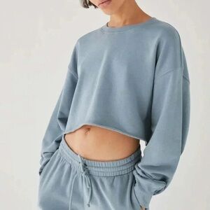 Aritzia TNA Cozy Fleece Cropped Sweatshirt